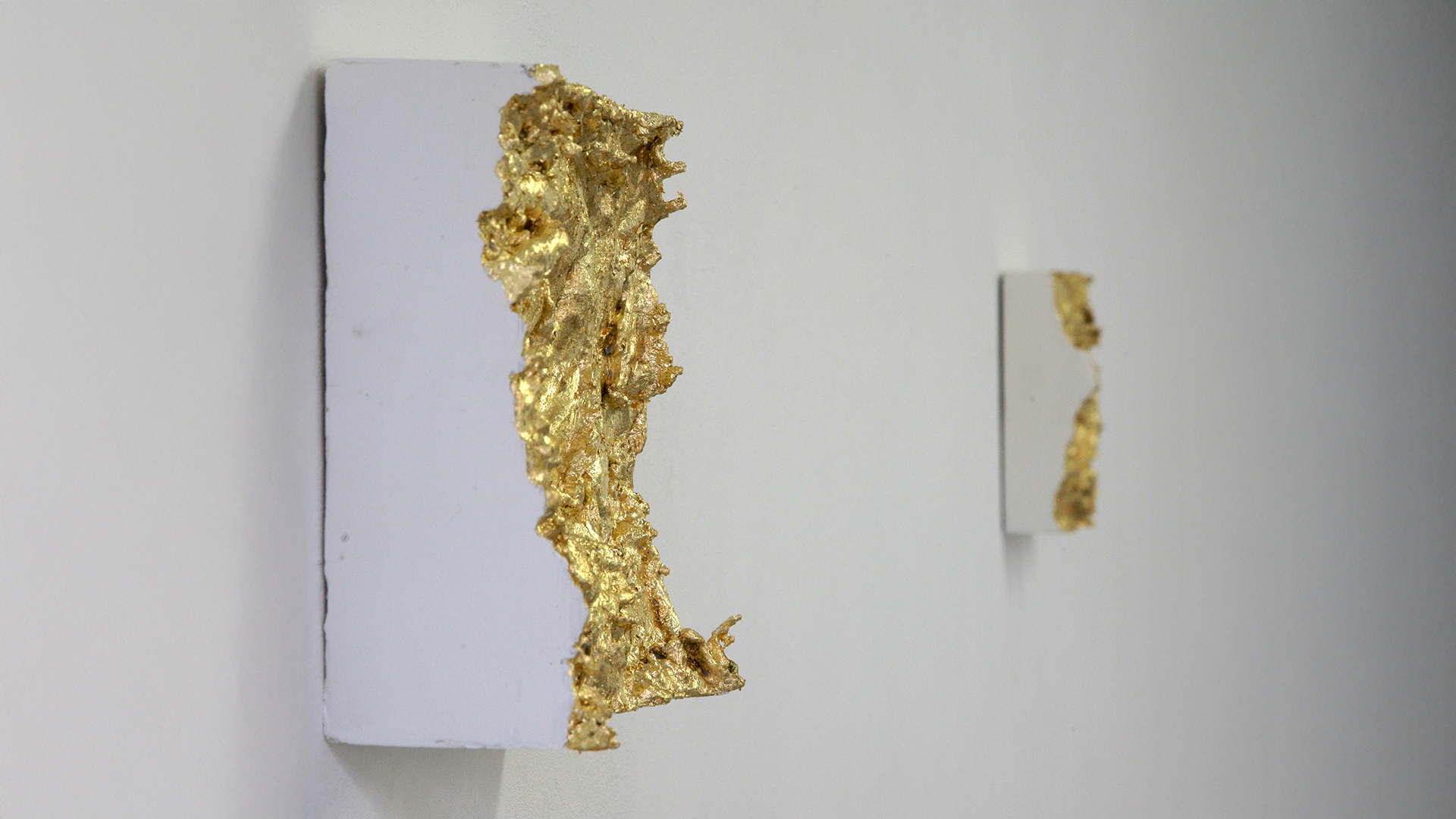 Abysses, 3D print, plaster, gold leaf, frame from the 3D film 944 1300 — Space Collection exhibition, Liège, 2019